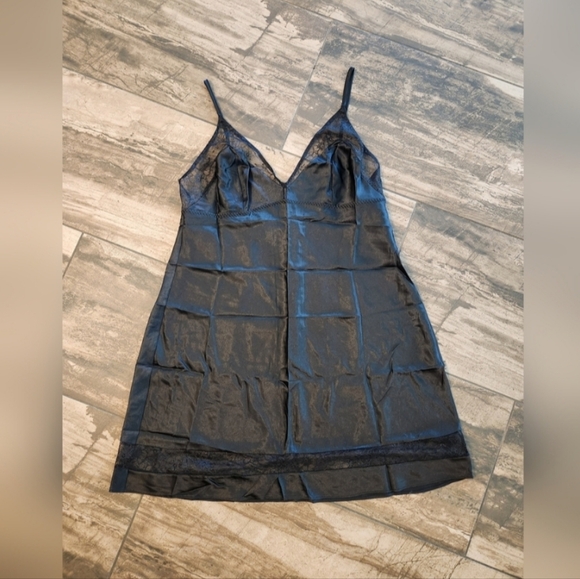 Victoria's Secret Mini Slip - Picture 2 of 4